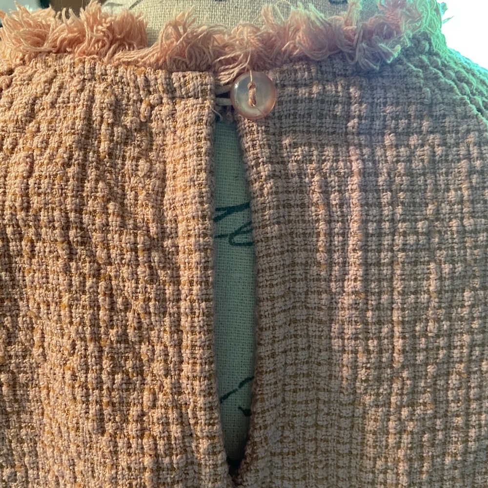 Linen type top. - Picture 3 of 4